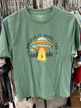 Old Navy Soft Wash Green Funny Nerd Conspiracy Geek UFO Alien Shirt Size M